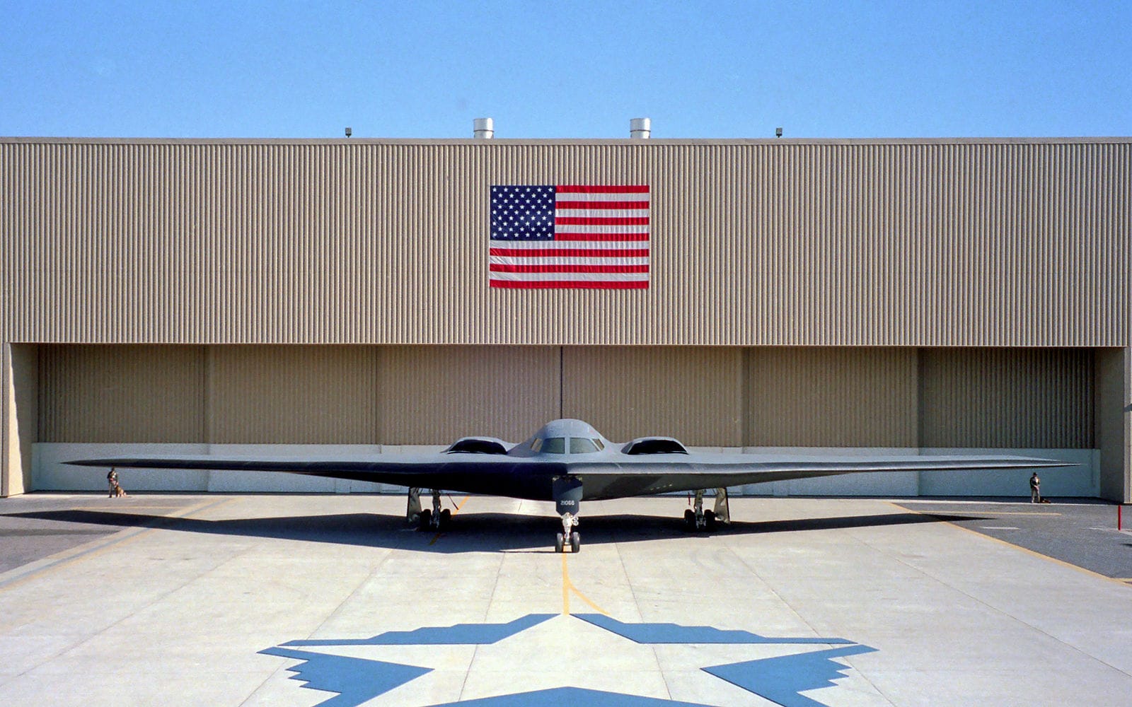B-2 Bomber at initial public rollout in Palmdale, California, 1988. | Image: Wikimedia commons
