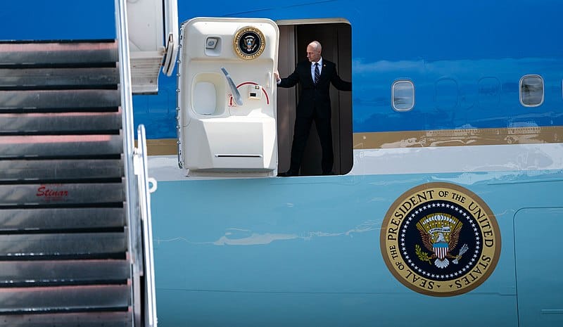 A member of the Secret Service aboard Air Force One. Image: Anthony Quintano