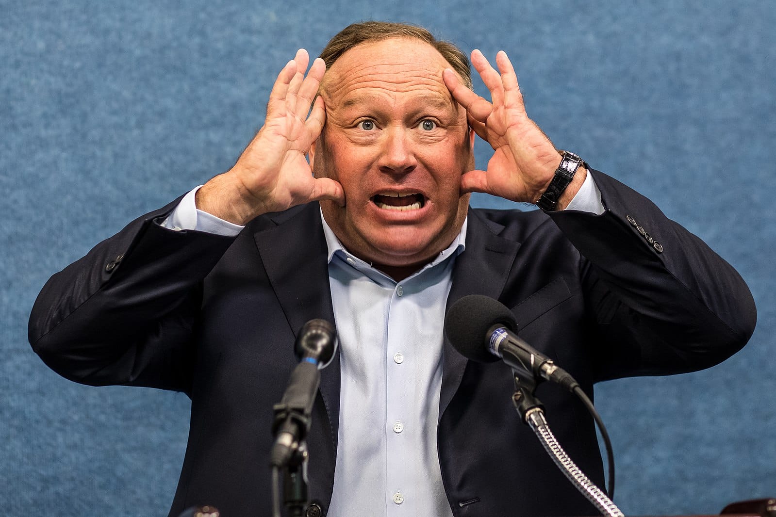 Alex Jones speaking at a press conference. Image: Jaredlholt