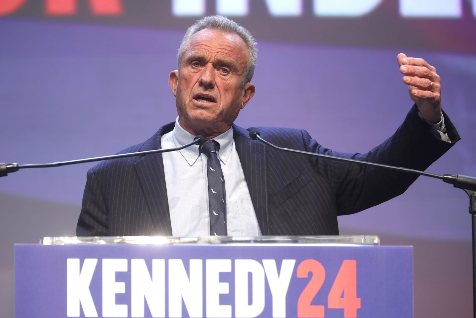 Robert F. Kennedy, Jr. speaking with supporters in Arizona. Image: Gage Skidmore / Flickr